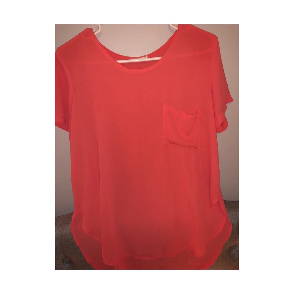 Coral loose and flowy tee!!